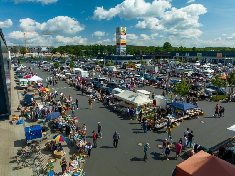 AischParkCenter Erlanger Flohmarkt auf dem Bohleplatz